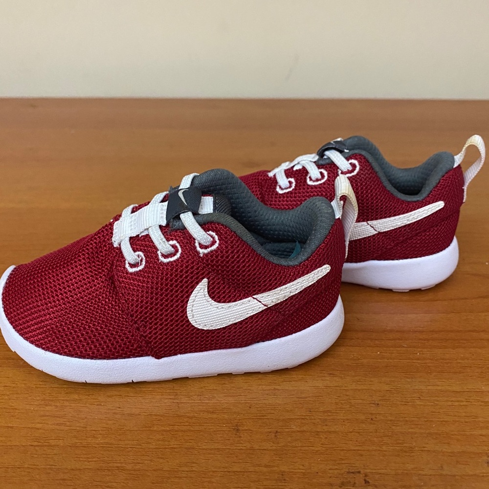 Kids Nike Roshe One Sneakers